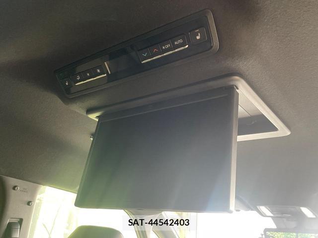 Toyota VOXY 2025-02 8866952-4