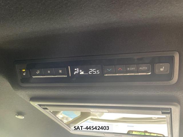 Toyota VOXY 2025-02 8866952-6