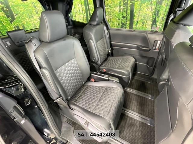 Toyota VOXY 2025-02 8866952-8