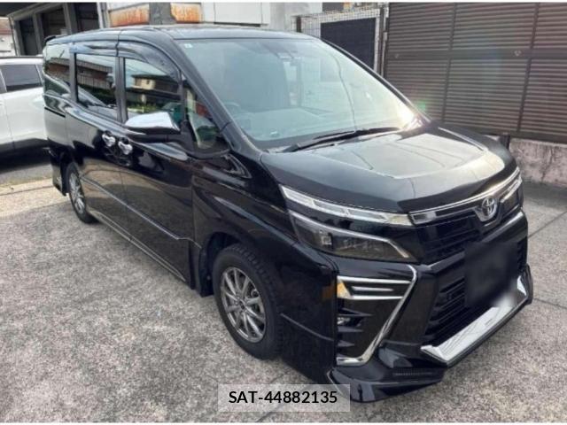 Toyota VOXY 2021 8867046-0