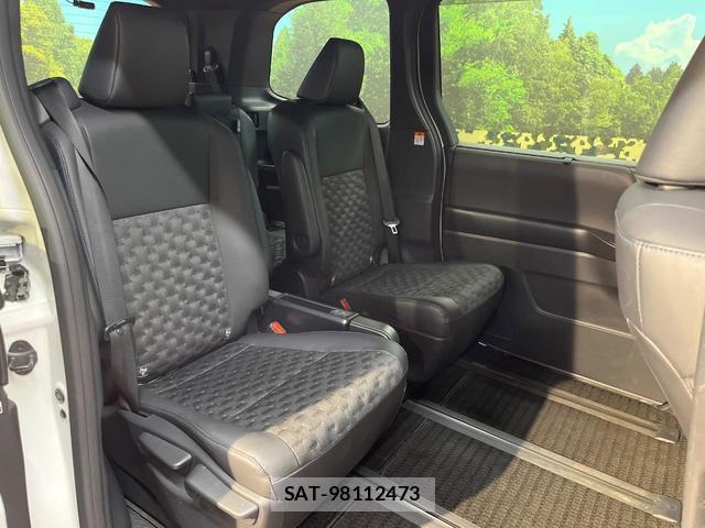 Toyota VOXY 2024-02 8867093-8