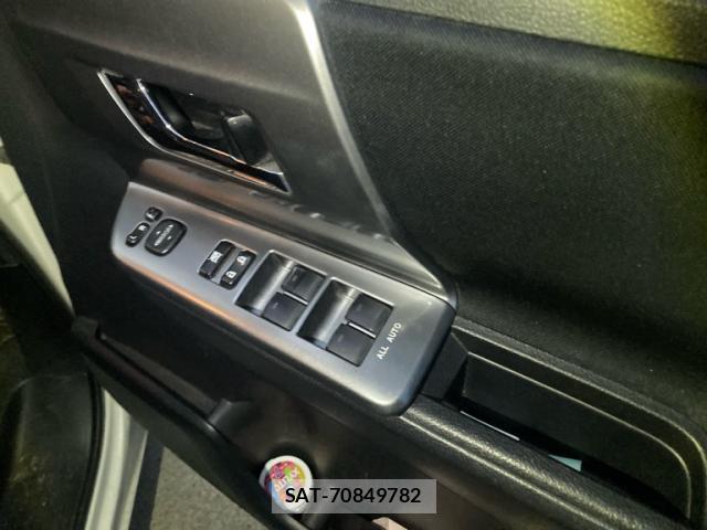 Toyota VOXY 2012-11 8867168-10
