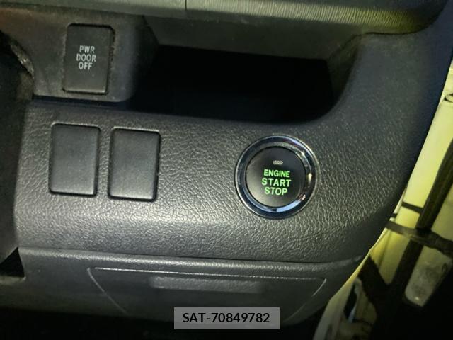 Toyota VOXY 2012-11 8867168-16
