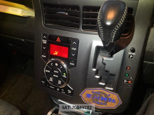 Toyota VOXY 2012-11 8867168-19