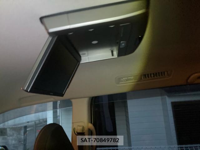 Toyota VOXY 2012-11 8867168-7