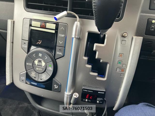 Toyota VOXY 2007-07 8867197-11