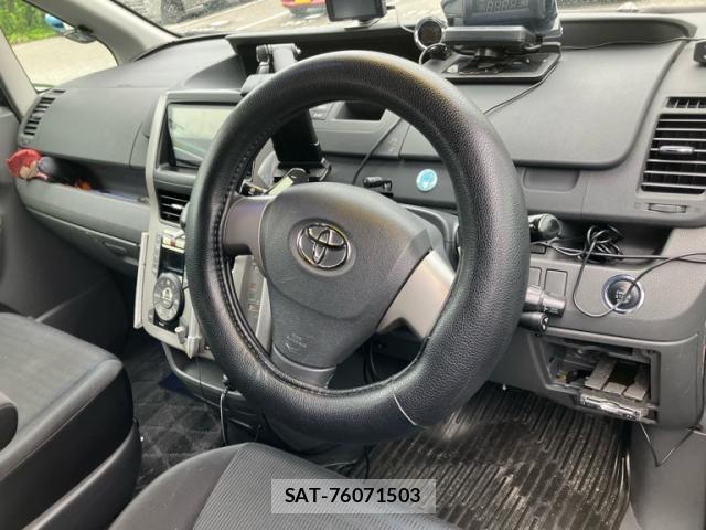 Toyota VOXY 2007-07 8867197-5