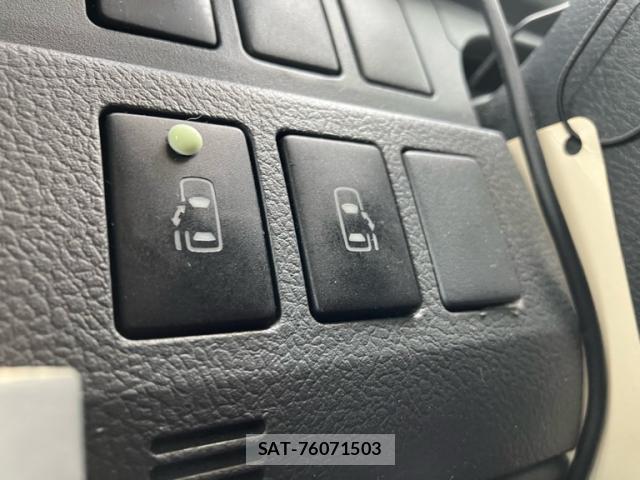 Toyota VOXY 2007-07 8867197-9