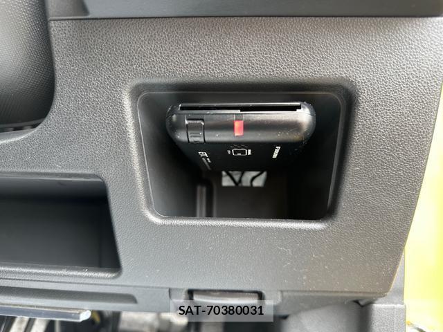 Daihatsu WAKE 2015-03 8866152-6