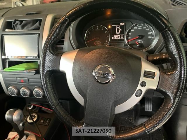 Nissan X-TRAIL 2012-09 8865842-11