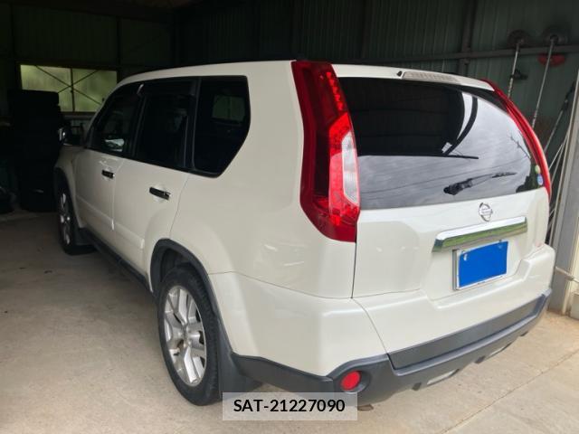 Nissan X-TRAIL 2012-09 8865842-13