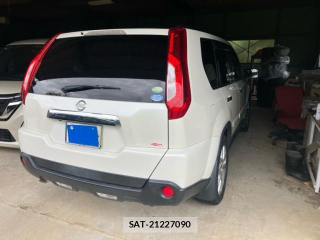 Nissan X-TRAIL 2012-09 8865842-2