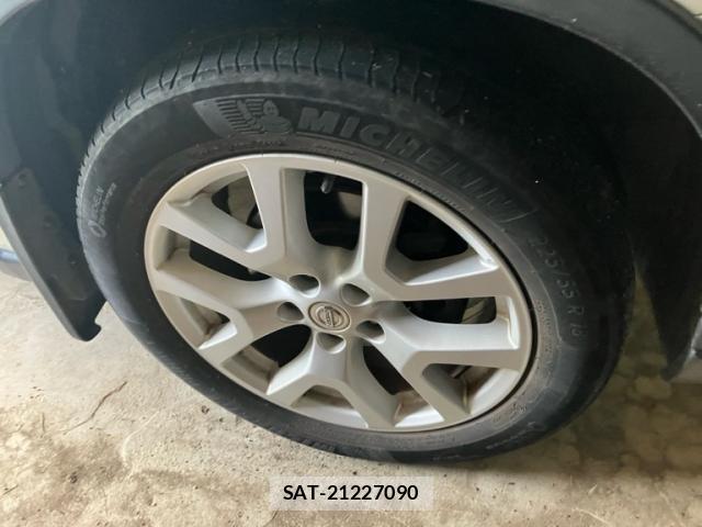 Nissan X-TRAIL 2012-09 8865842-5