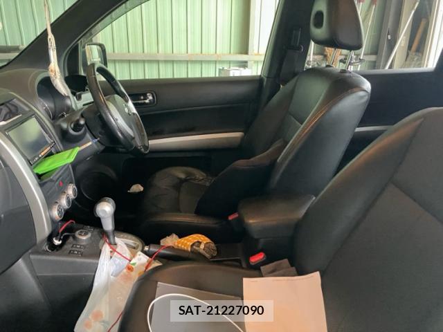 Nissan X-TRAIL 2012-09 8865842-9
