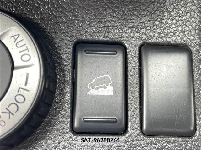 Nissan X-TRAIL 2014-06 8867400-6