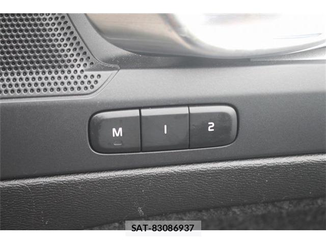 Volvo XC40 2022-08 8866691-6
