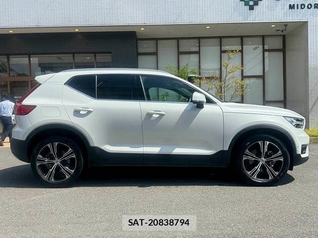Volvo XC40 2022-05 8867219-17