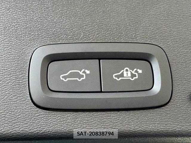 Volvo XC40 2022-05 8867219-7