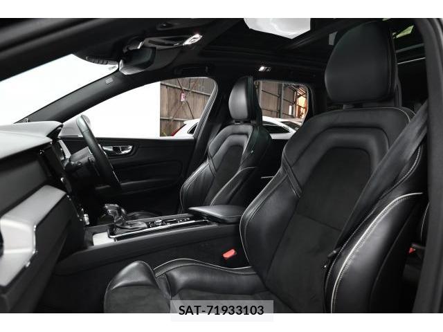 Volvo XC60 2018-04 8865728-14