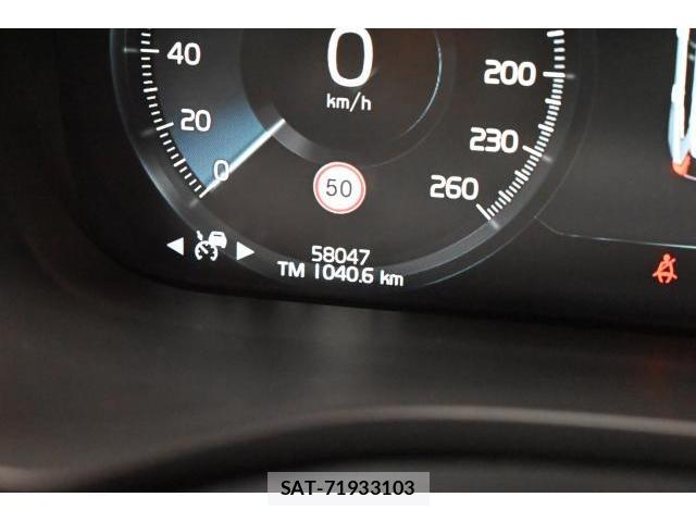 Volvo XC60 2018-04 8865728-7