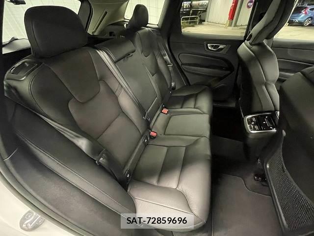 Volvo XC60 2022-09 8867367-11