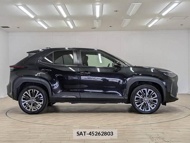 Toyota YARIS CROSS 2022-11 8865425-17