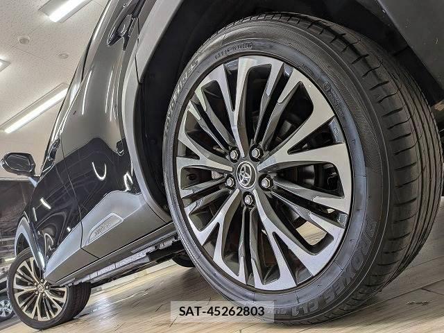 Toyota YARIS CROSS 2022-11 8865425-18