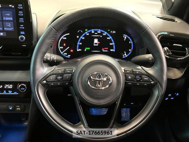 Toyota YARIS CROSS 2023-10 8866087-10