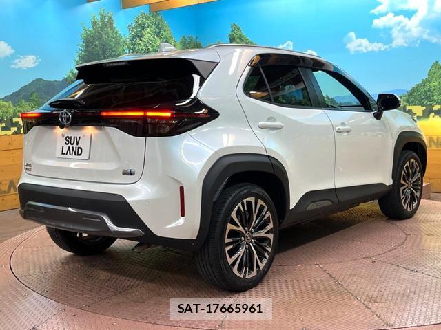Toyota YARIS CROSS 2023-10 8866087-16