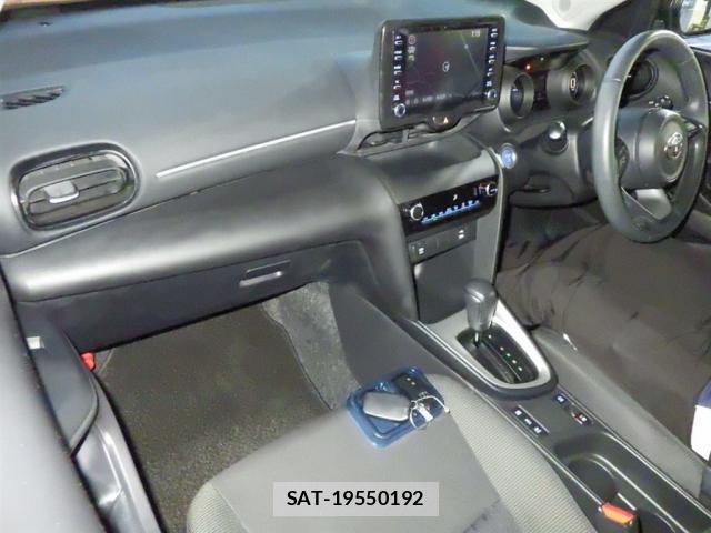 Toyota YARIS CROSS 2021-10 8866666-2