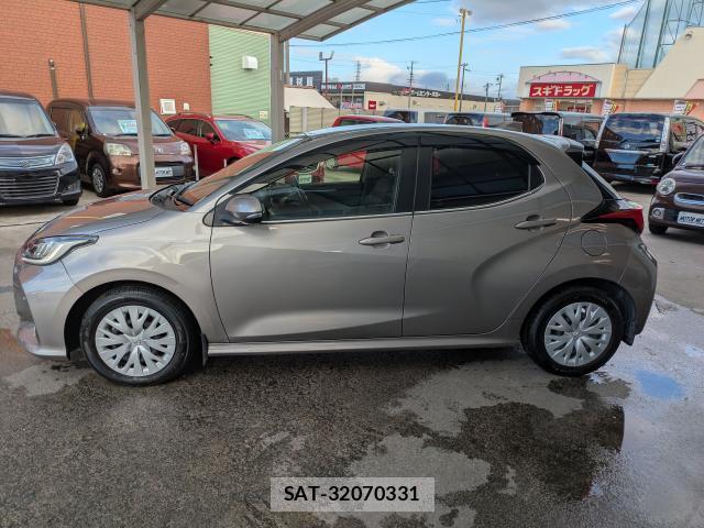 Toyota YARIS 2021-07 8866382-11