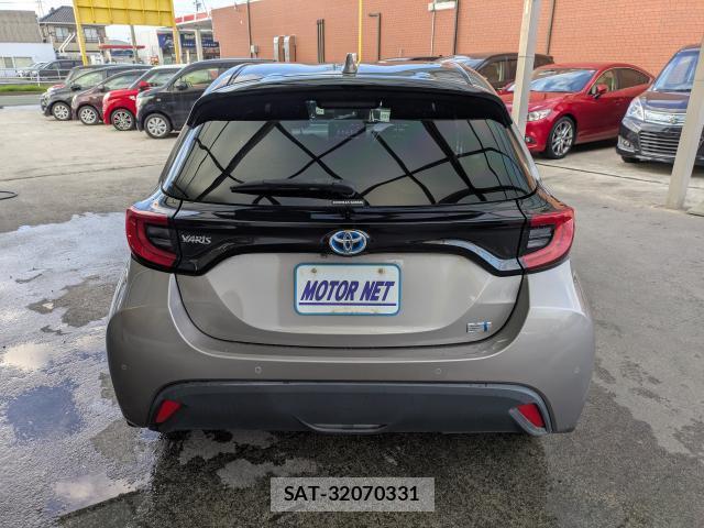 Toyota YARIS 2021-07 8866382-13