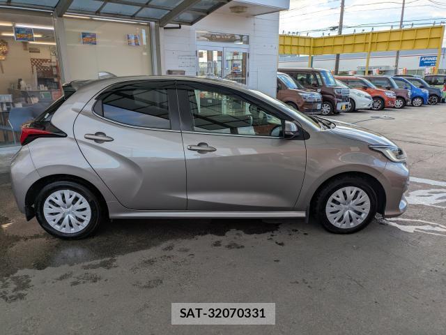 Toyota YARIS 2021-07 8866382-3