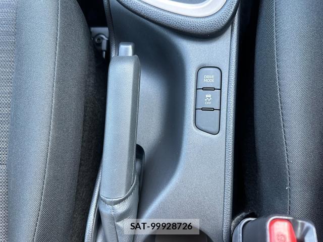 Toyota YARIS 2020-07 8866642-11