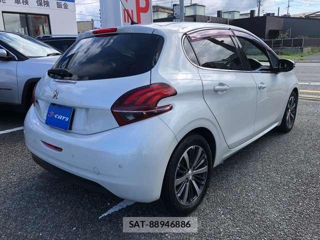 Peugeot 208 2018-07 8873341-1