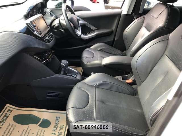 Peugeot 208 2018-07 8873341-10