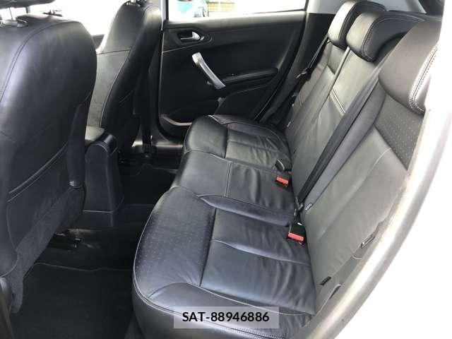Peugeot 208 2018-07 8873341-11