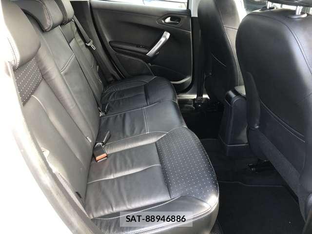 Peugeot 208 2018-07 8873341-12