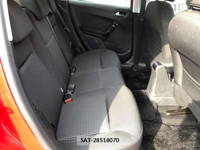 Peugeot 208 2017-05 8873342-12