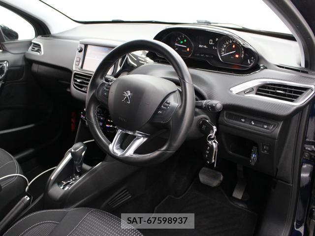 Peugeot 208 2020-05 8874295-8