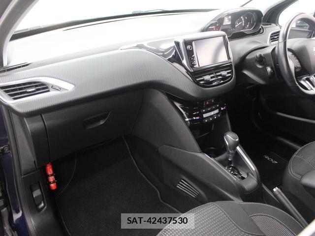 Peugeot 208 2018-08 8874297-9