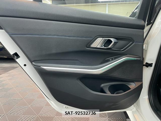 Bmw 3 SERIES 2019-02 8875549-13