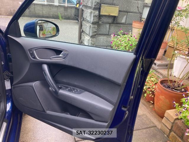 Audi A1 2013-03 8872761-9