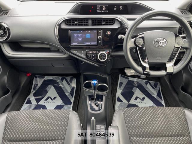 Toyota AQUA 2017-11 8872579-1