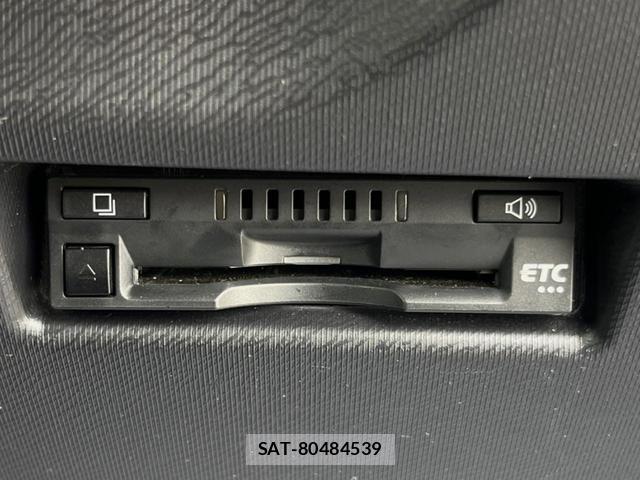 Toyota AQUA 2017-11 8872579-3