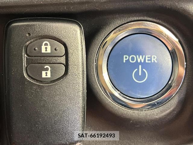 Toyota AQUA 2016-07 8872583-7