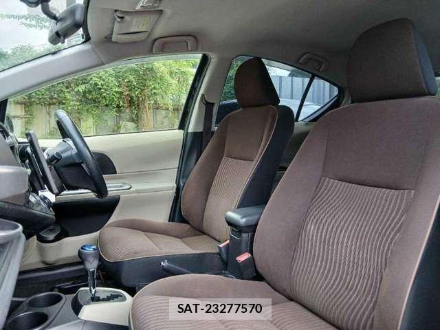 Toyota AQUA 2012-06 8872622-13