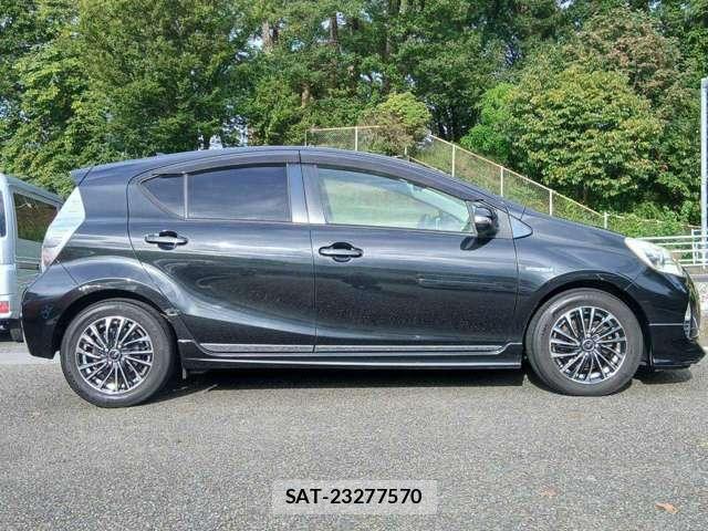 Toyota AQUA 2012-06 8872622-2