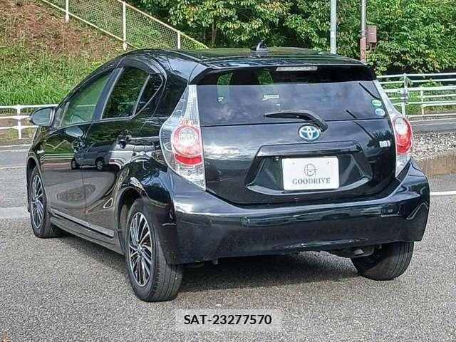 Toyota AQUA 2012-06 8872622-4