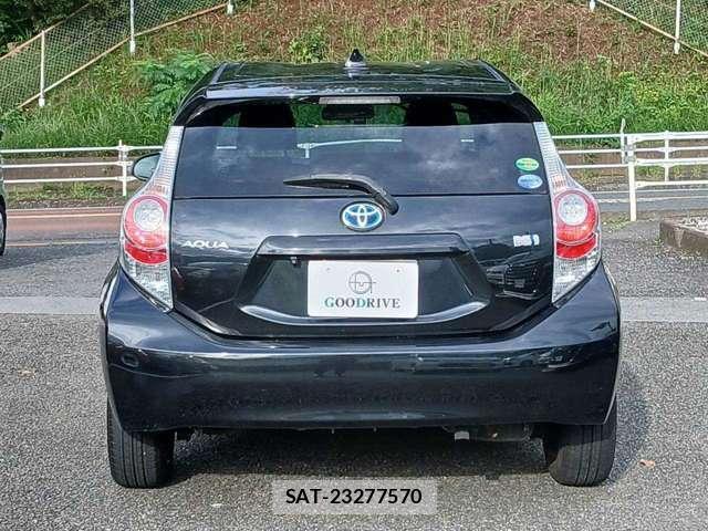 Toyota AQUA 2012-06 8872622-5